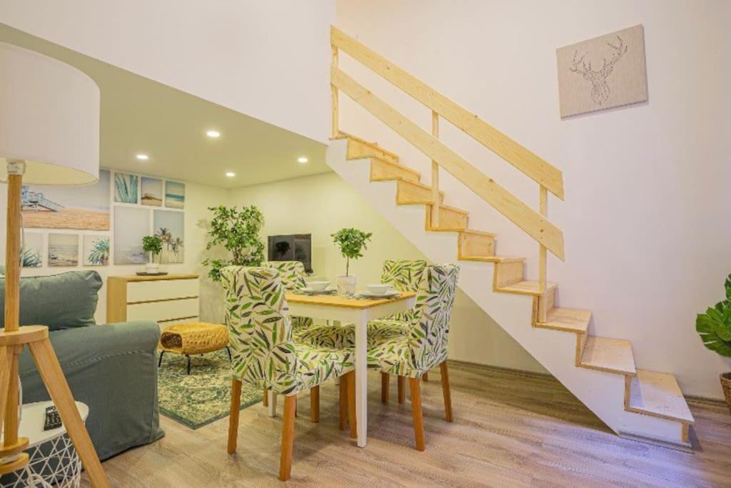 Cosy Flat In Akacfa Str., Aya Lägenhet Budapest Exteriör bild