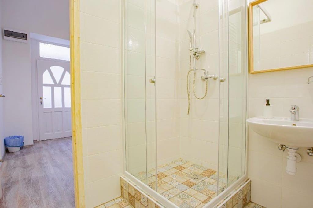 Cosy Flat In Akacfa Str., Aya Lägenhet Budapest Exteriör bild